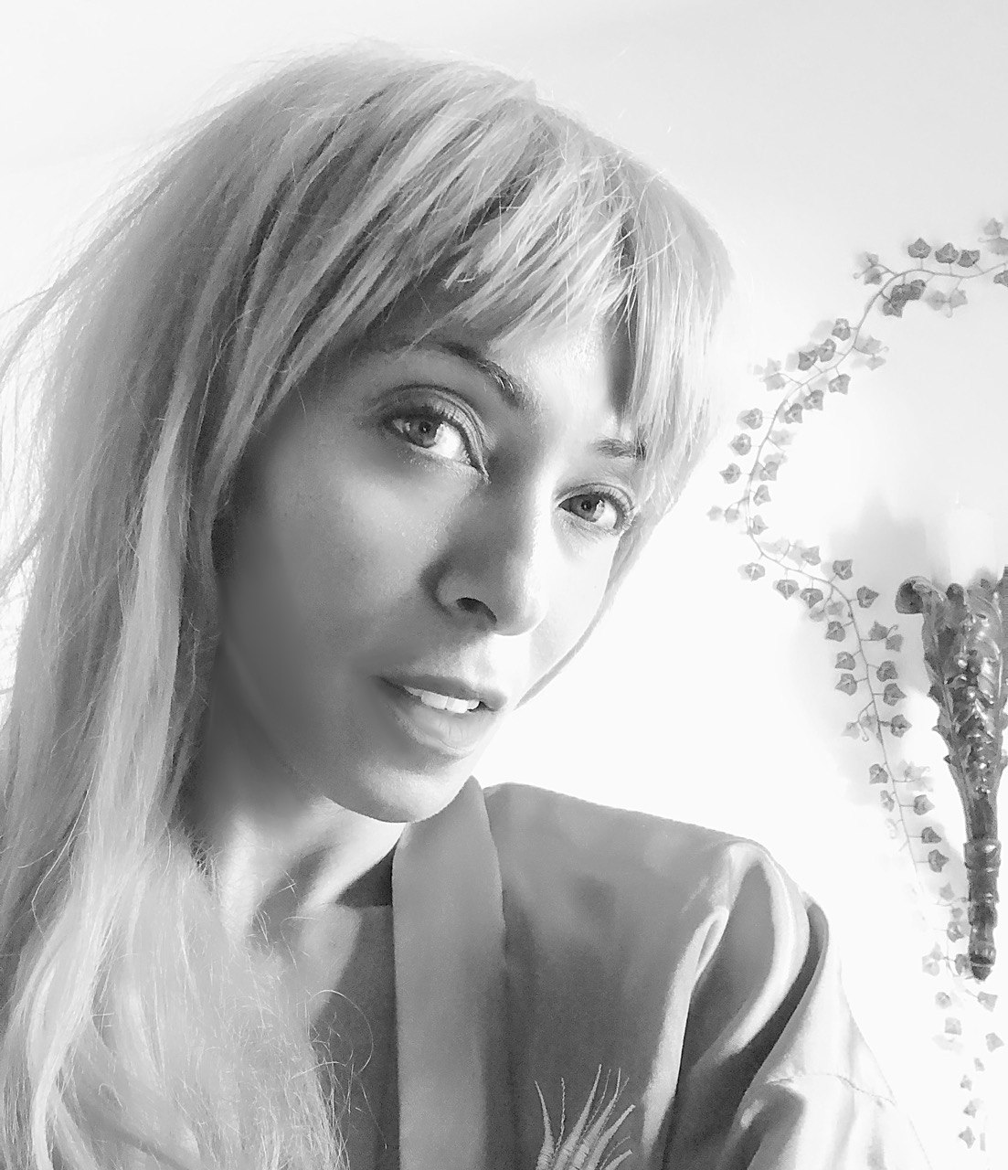 Maxximillian, host of ArtVision